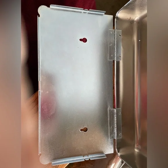 EUC METAL WALL MOUNT TISSUE BOX
MEDICAL GRADE EX-CELL METAL PRODUCTS INC. - Picture 5 of 6